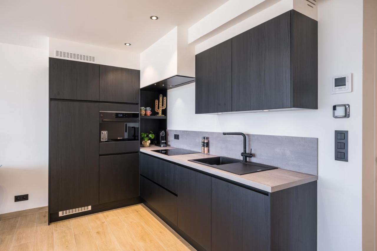 Apartment 2 Bedrooms With Magnificent Seaview And Free Parking Остенде Екстериор снимка