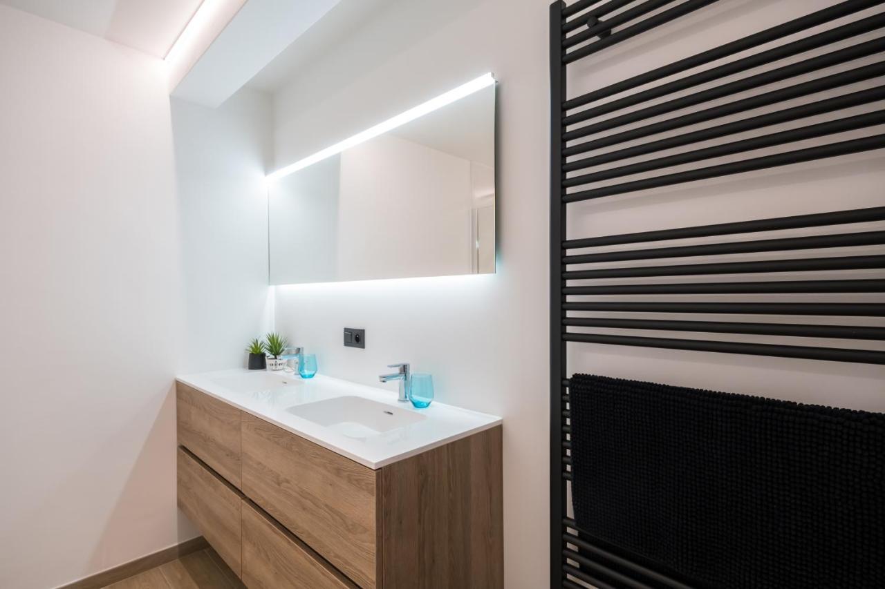 Apartment 2 Bedrooms With Magnificent Seaview And Free Parking Остенде Екстериор снимка