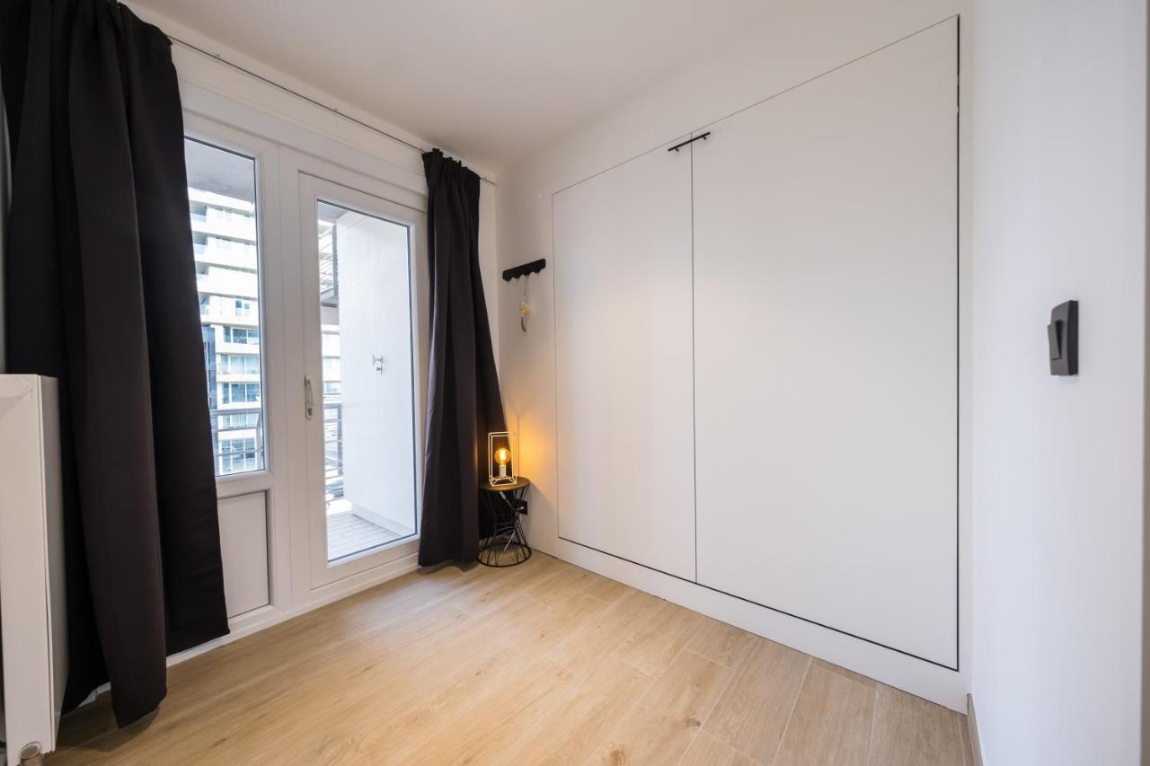 Apartment 2 Bedrooms With Magnificent Seaview And Free Parking Остенде Екстериор снимка